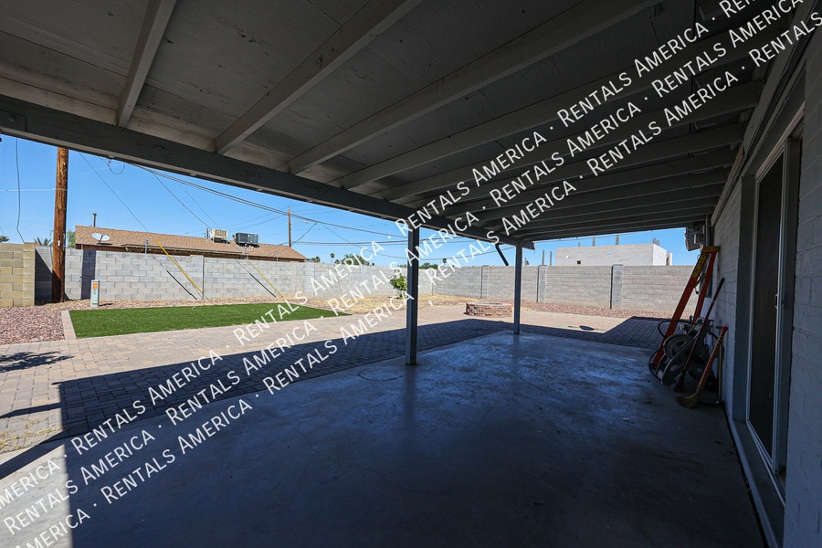 Building Photo - 3550 E Voltaire Dr