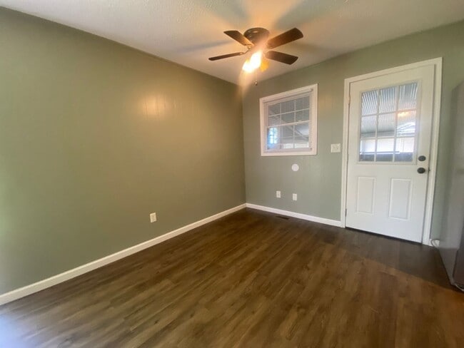 Building Photo - 3 Bedroom 1 Bathroom Home in Johnson City, TN