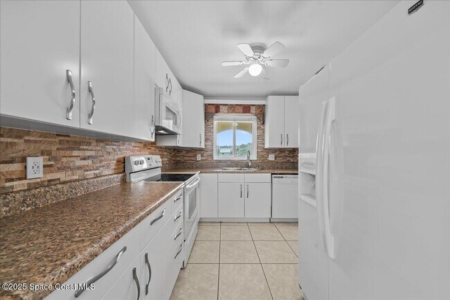 Building Photo - 201 St Lucie Ln