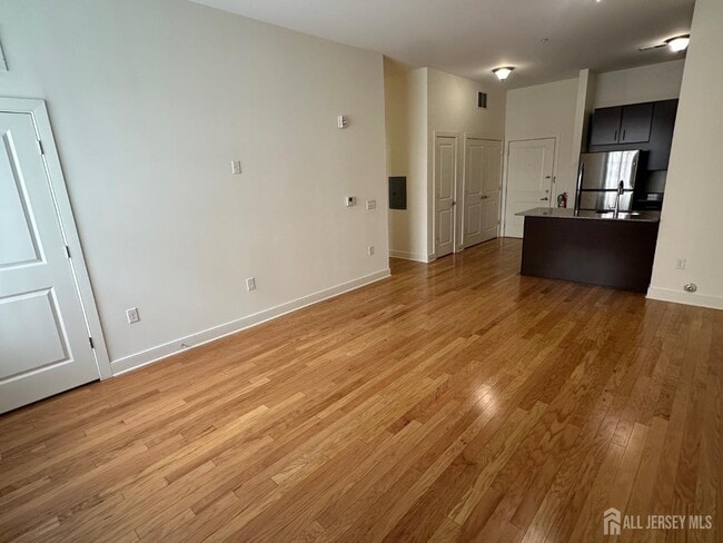 Building Photo - 88 Roosevelt Ave