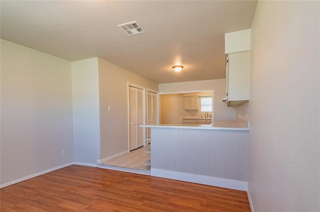Building Photo - 5514 Vickita Dr