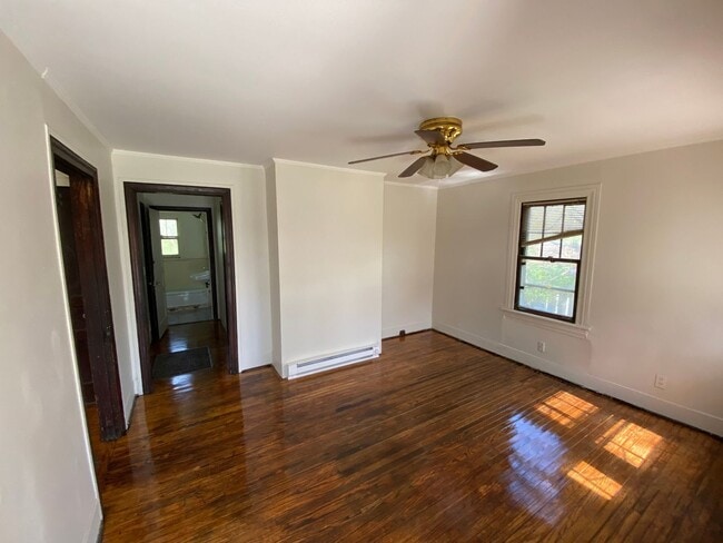 Building Photo - Newly available in woodycrest