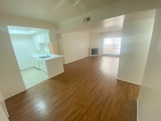 Building Photo - 5405 Kester Ave