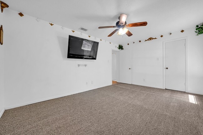 Building Photo - 3532 Spring Hill Ave