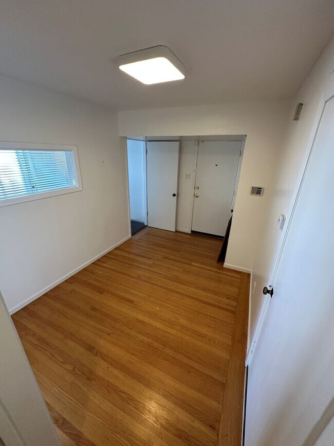 Building Photo - Beautiful Golden Gate Heights 5 Bed/3.5 Bath Home w/Amazing Views