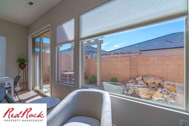 Building Photo - 2 Bedroom Fully Furnished Home In Sun River Community for 55 years and older with a firm 6 Month ...