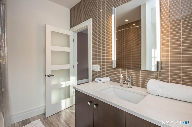 Building Photo - 85 Banks Rd