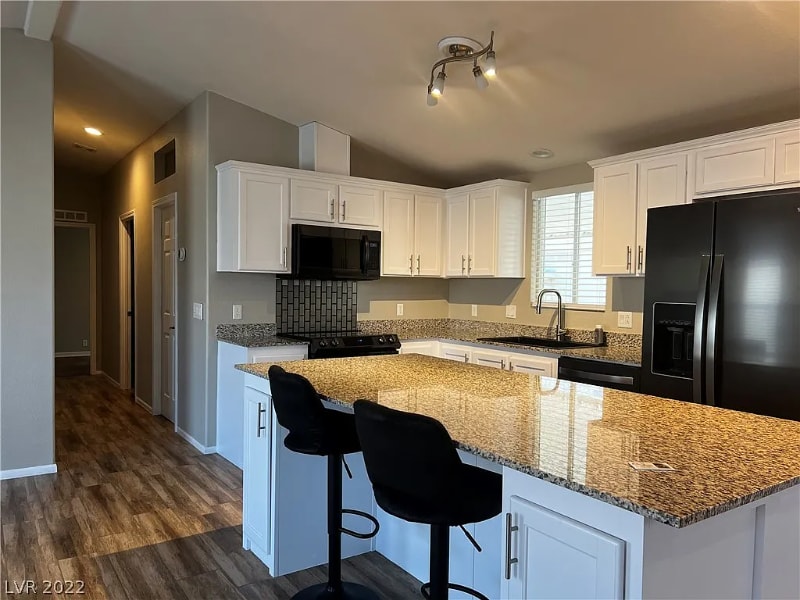 Building Photo - 960 Montecito Dr