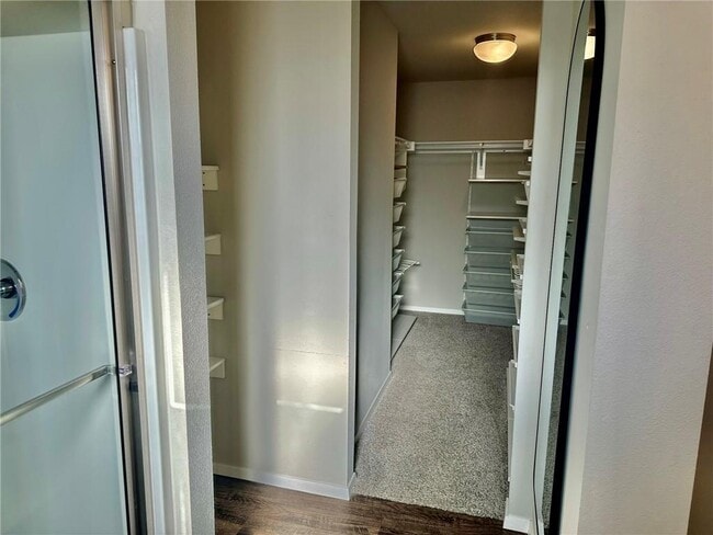 Building Photo - 920 Queen St