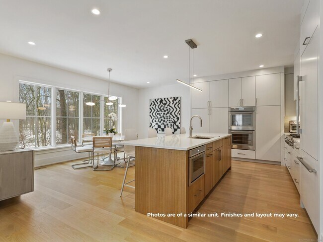 Building Photo - 14 White Barns Ln