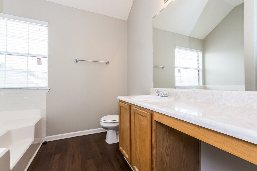 Building Photo - 3704 Lower Creek Dr