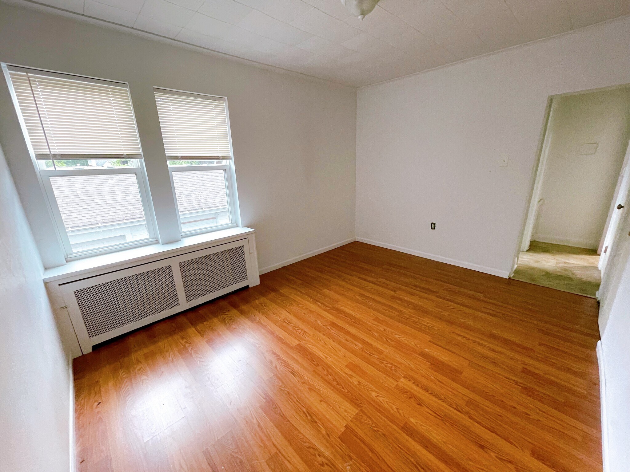 Building Photo - 5543 Beacon St
