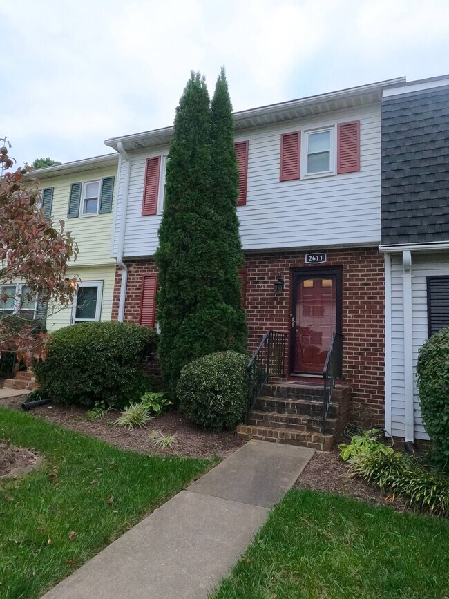 Building Photo - 2611 Chancer Dr