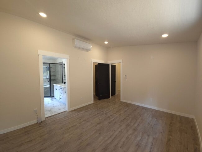 Building Photo - 3835 Pine Creek Rd