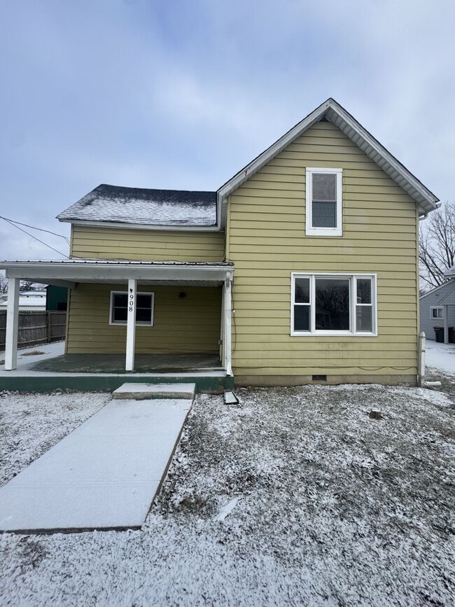 Building Photo - Welcome to this spacious 3-bedroom, 1-bathroom home located in the heart of Washington Courthouse...