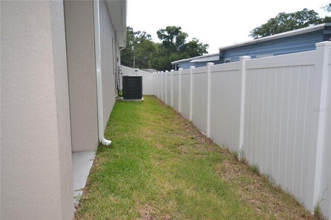 Building Photo - 281 Diogenes St