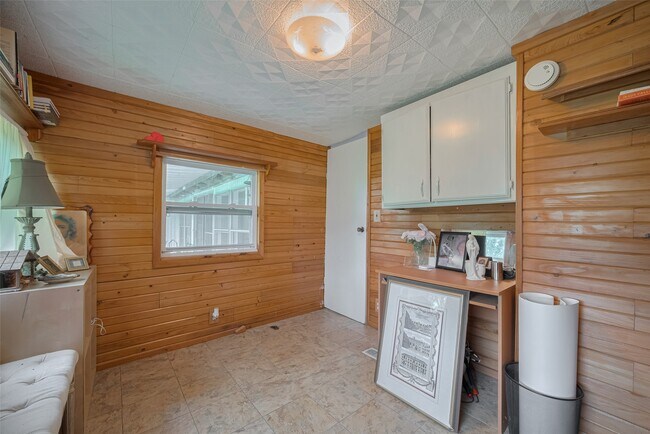 Building Photo - 2316 Green Meadows Dr