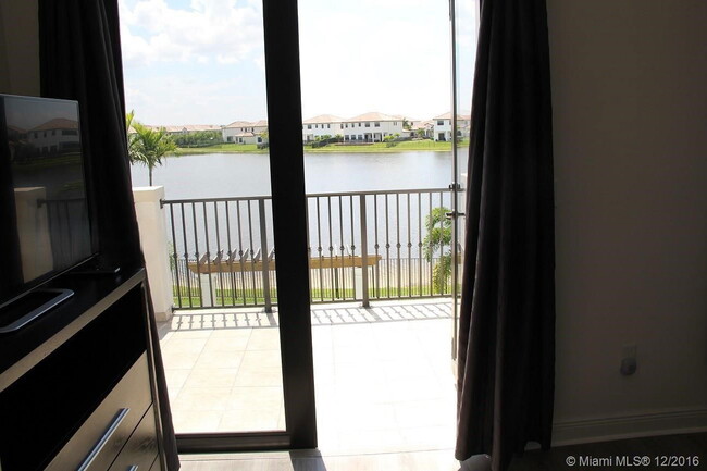 Building Photo - Northwest 82nd Drive, Pembroke Pines, FL 33024 - 4 BR 3 BA single-family home