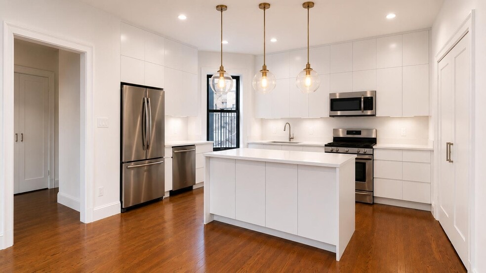 Building Photo - 310 W 97th St