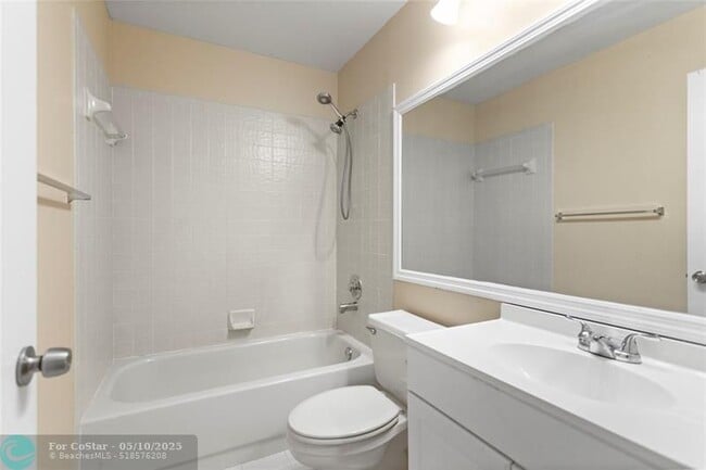 Building Photo - 640 N University Dr