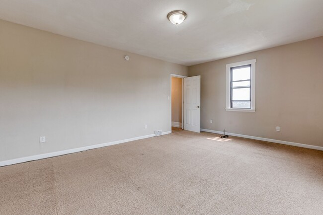 Building Photo - AVAILABLE JUNE 2026 - Spacious 4 Bedroom, 2 Bath Home Minutes from East Carson!