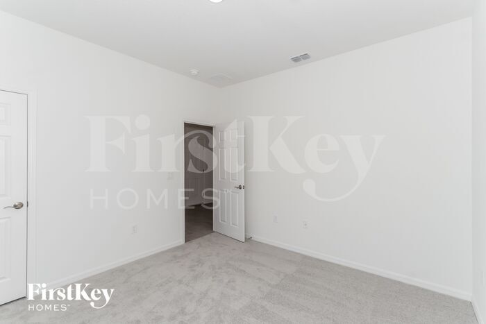 Building Photo - 560 Crown Rose Dr
