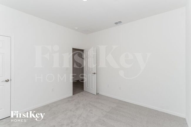 Building Photo - 560 Crown Rose Dr