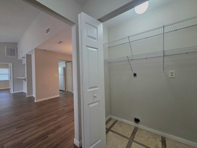Building Photo - Beautiful 2 Bedroom 2 Bathroom Unit in Wil...