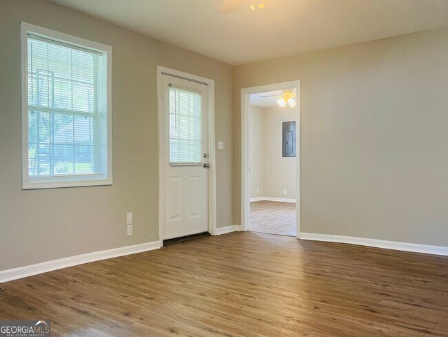 Building Photo - 900 Park Ave