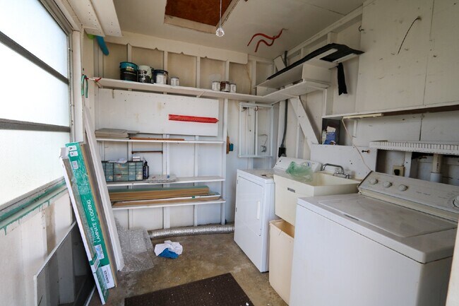 Building Photo - 1204 Harkness Way