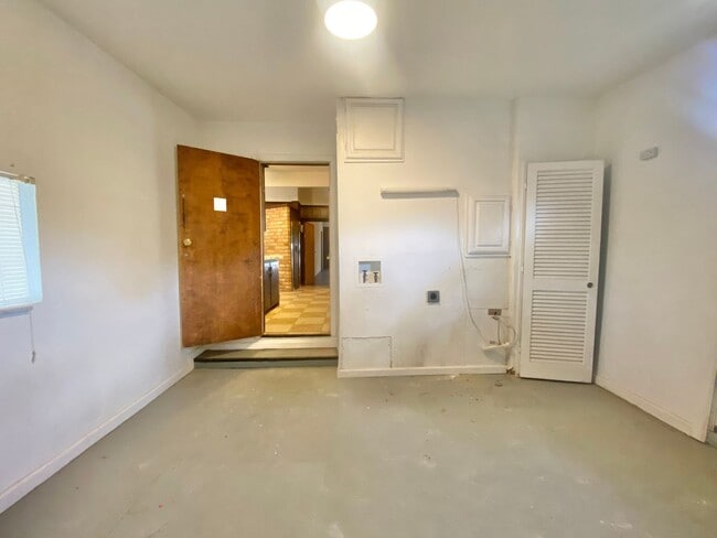 Building Photo - 2019 42nd St