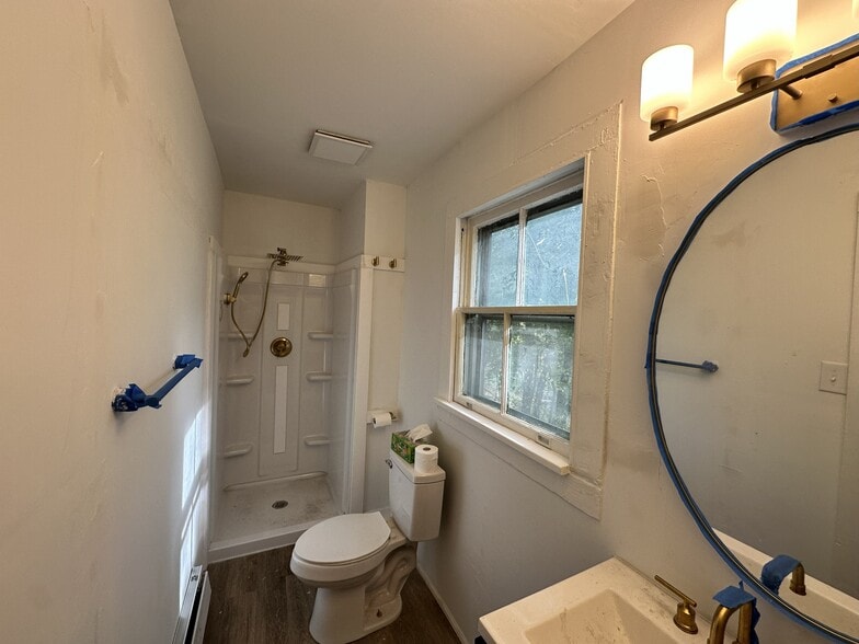 Primary Photo - 409 Castle St