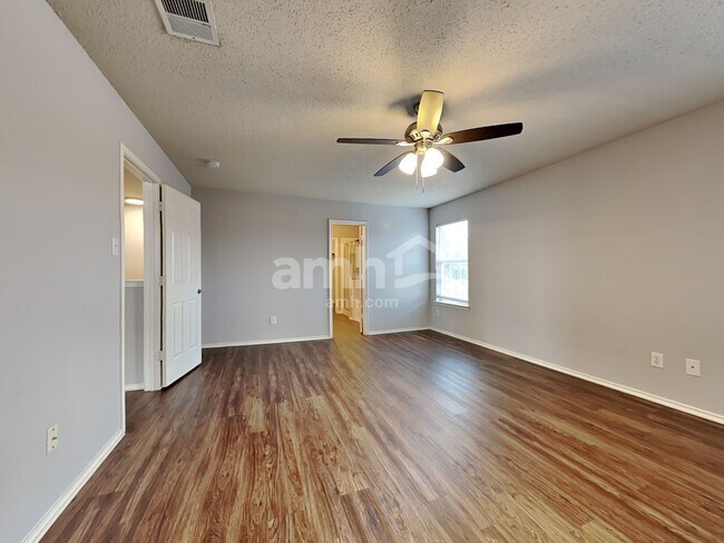 Building Photo - 2432 Arroyo Springs Dr