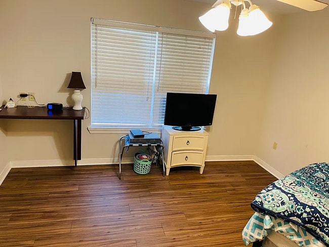 Building Photo - 1501 Harwich Dr