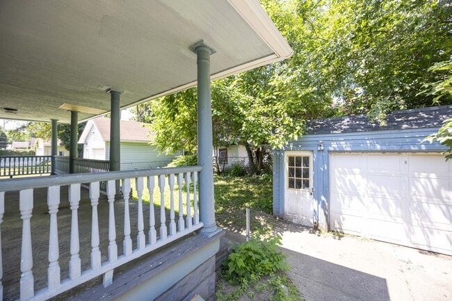 Building Photo - 1496 E 107th St