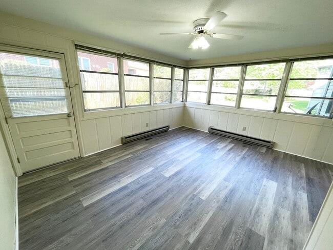Building Photo - Charming Hendersonville Condo