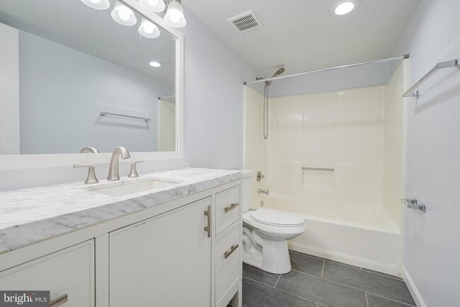 Building Photo - 3800 Powell Ln