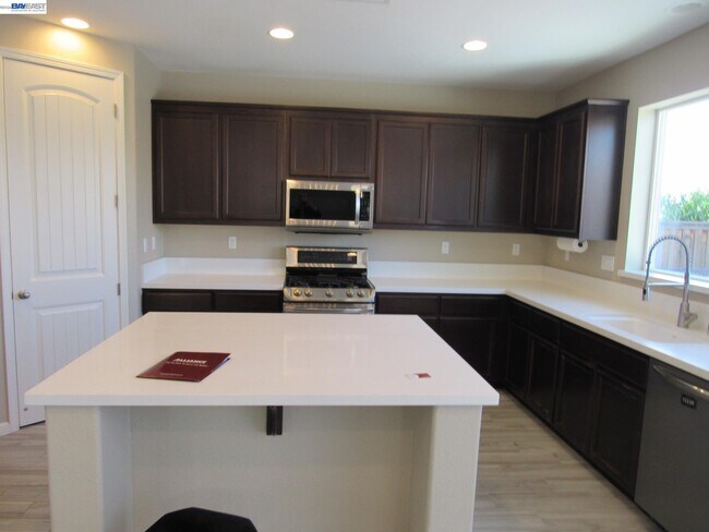 Building Photo - 607 Guild Rd