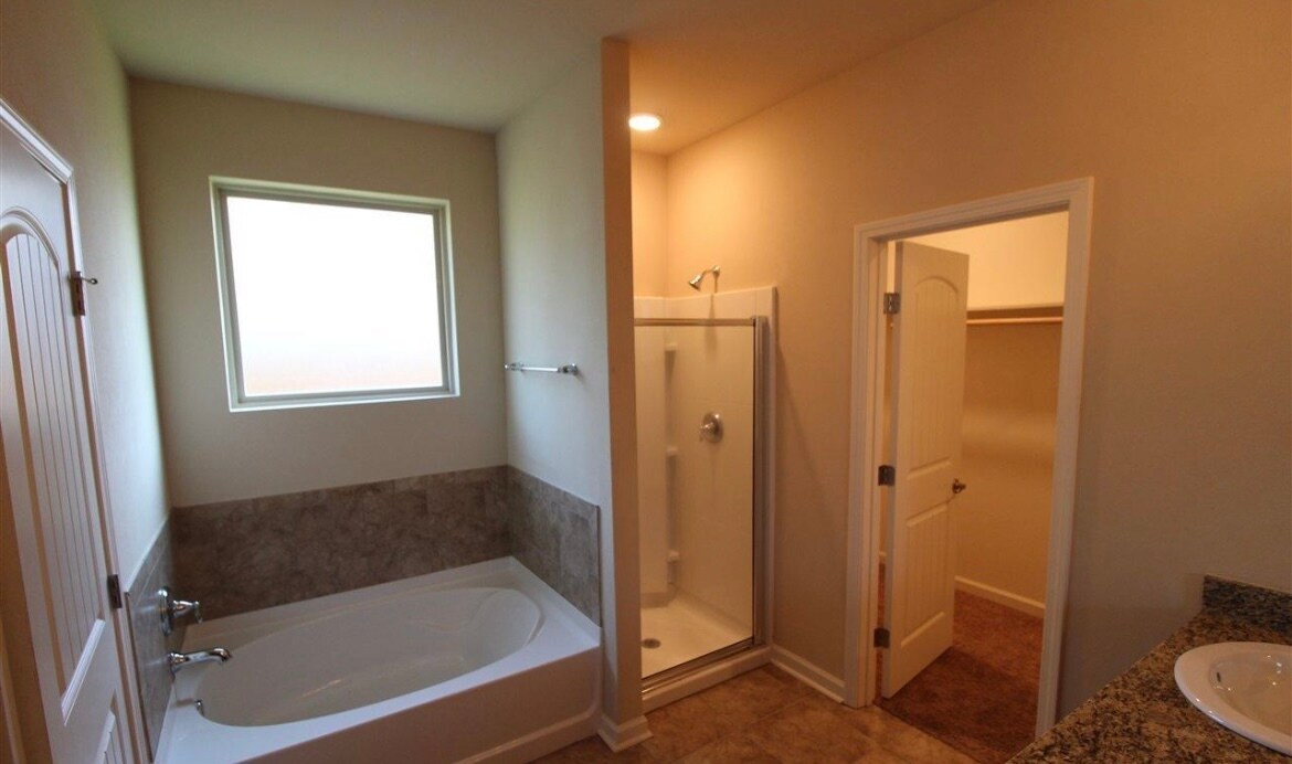 Building Photo - 6448 Oaks Edge Dr