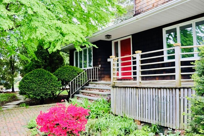 Primary Photo - 20 Tidd St
