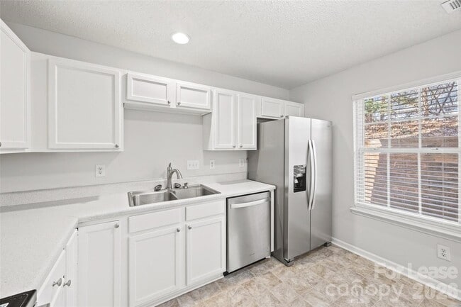 Building Photo - 1411 Swaying Branch Ln