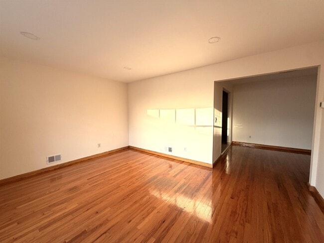 Building Photo - 304 Columbia Ave
