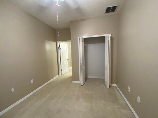 Building Photo - 3/2.5  Davenport Townhouse