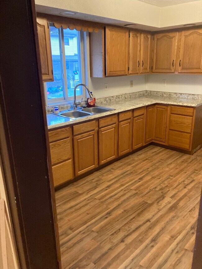 Building Photo - 89 W Walnut St