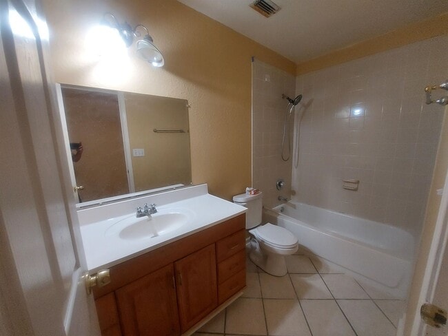 Building Photo - 752 Pecan Ln