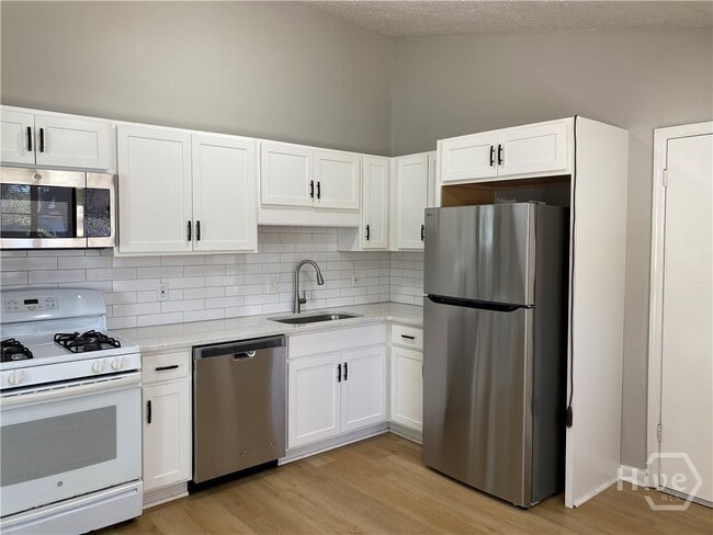 Building Photo - 136 Quail Hollow Dr
