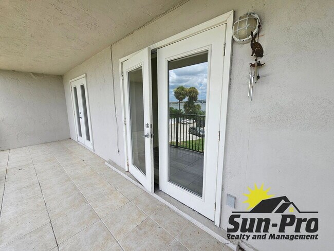 Building Photo - 900 S Peninsula Dr
