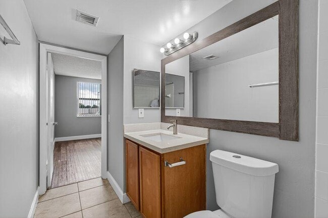 Building Photo - 744 Executive Center Dr