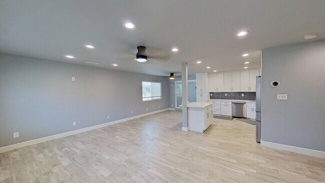 Building Photo - 13922 Heidi St