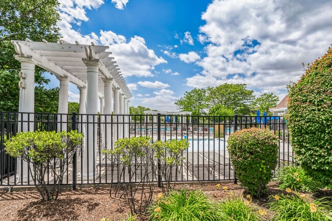 Building Photo - 605 Brook Ct